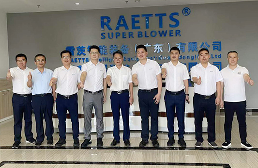 贛州市副市長陳水連、贛州市經(jīng)開區(qū)黨工委副書記梁丁盛等領(lǐng)導(dǎo)先后蒞臨雷茨考察