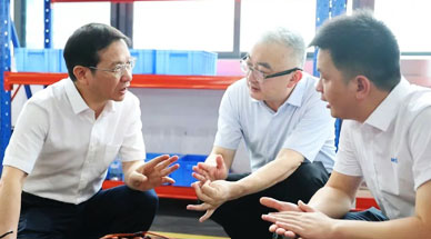 贛州市委書記黃喜忠實地調(diào)研贛州雷茨等企業(yè)，專題研究裝備制造產(chǎn)業(yè)高質(zhì)量發(fā)展